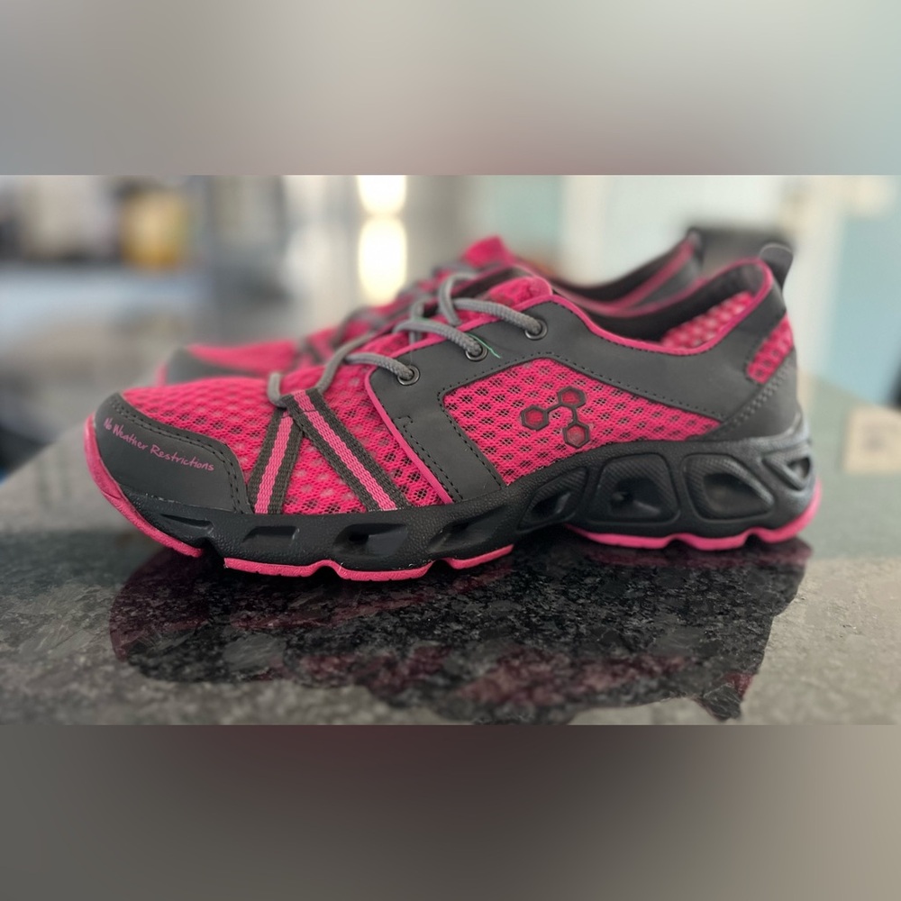 STRIKER Elements Women's Pink and Black Shoes‎ Size 8 Nwot